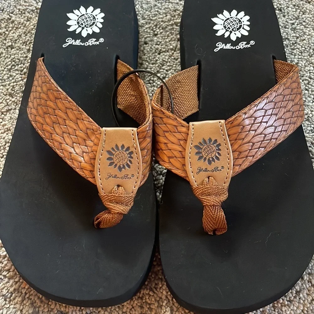 Yellow box brown strap flip flop 6 1/2 - Picture 4 of 4